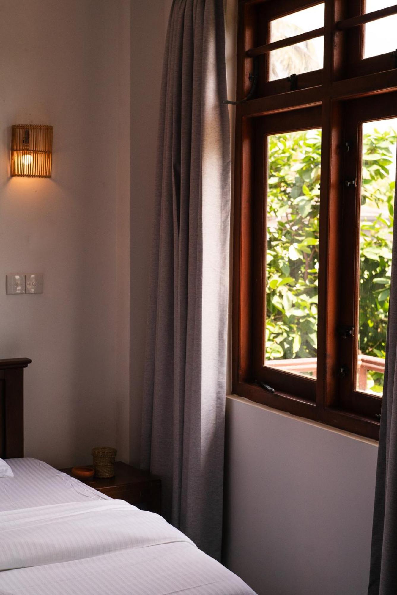 Ruma Surf Hotel Ahangama Kültér fotó