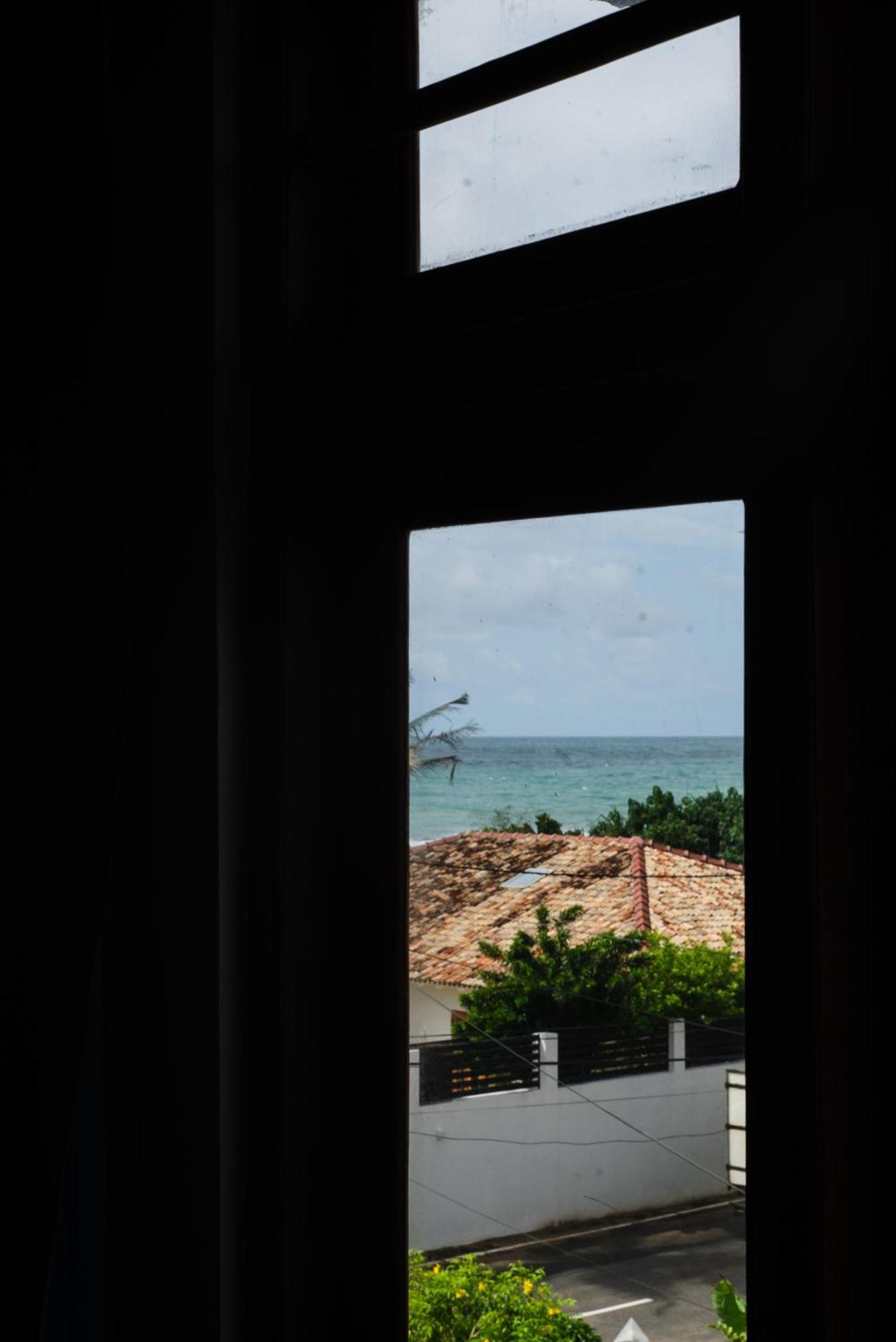 Ruma Surf Hotel Ahangama Kültér fotó