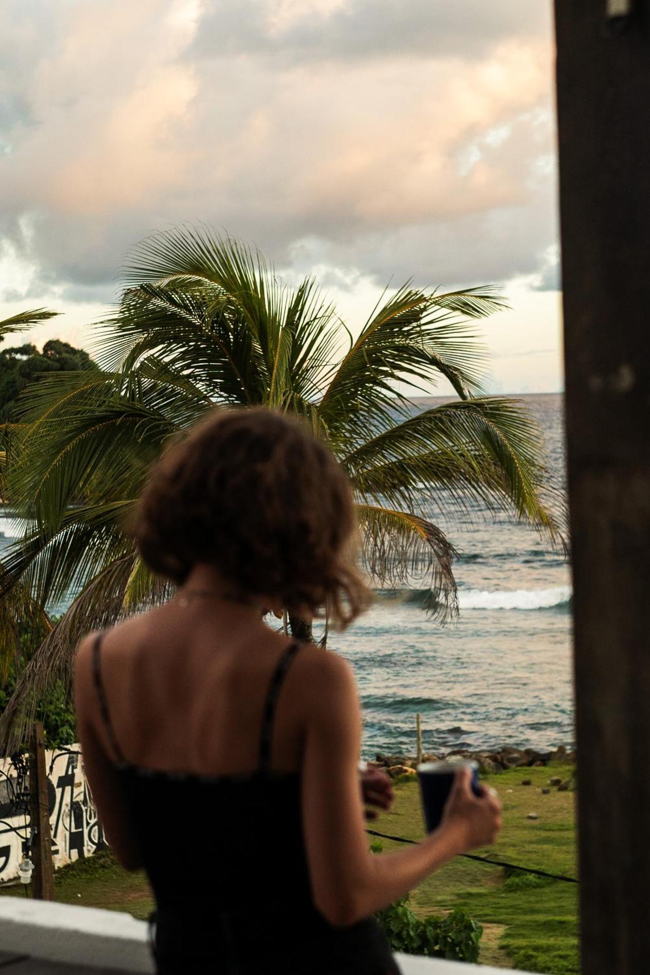 Ruma Surf Hotel Ahangama Kültér fotó
