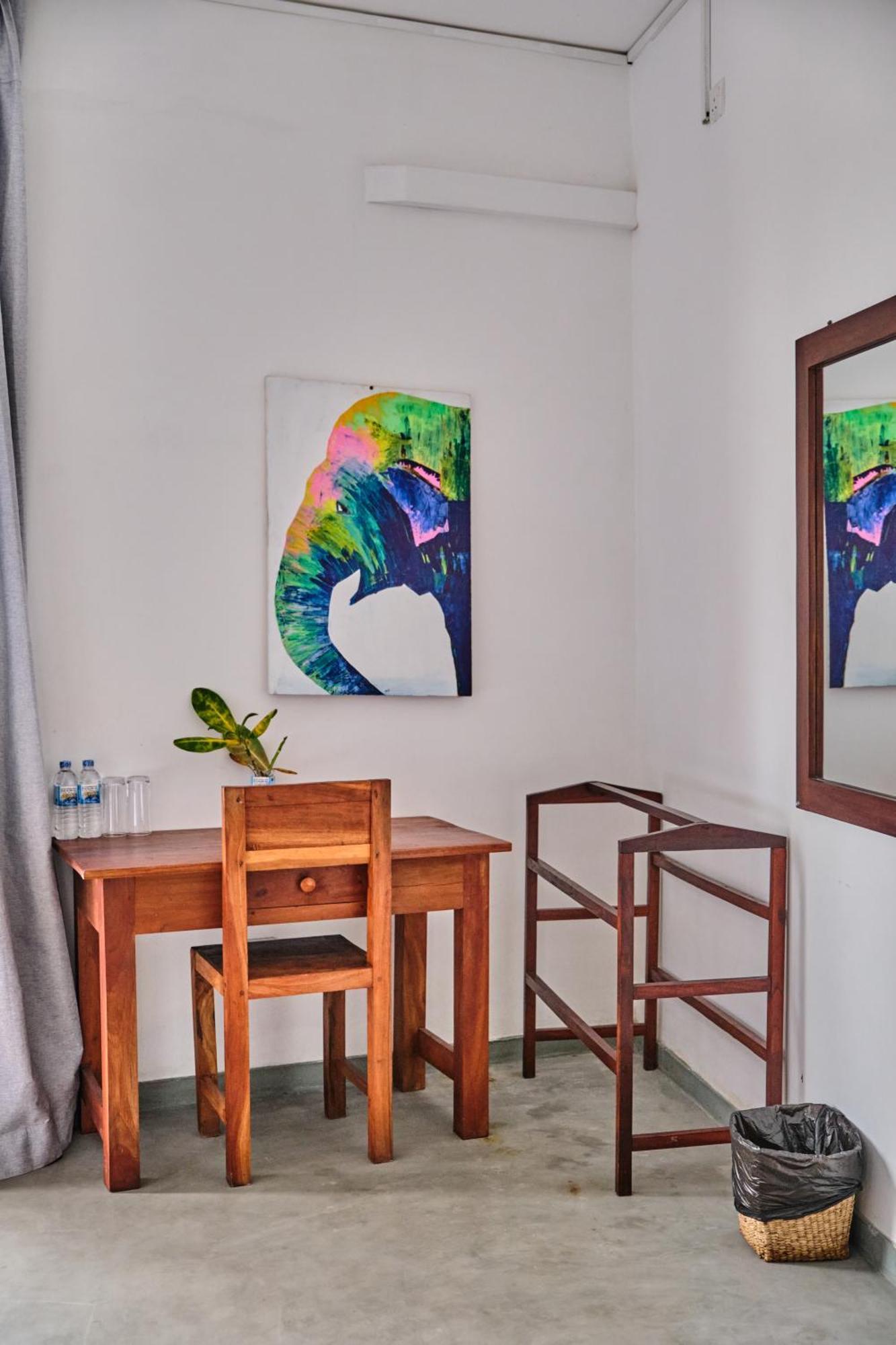 Ruma Surf Hotel Ahangama Kültér fotó