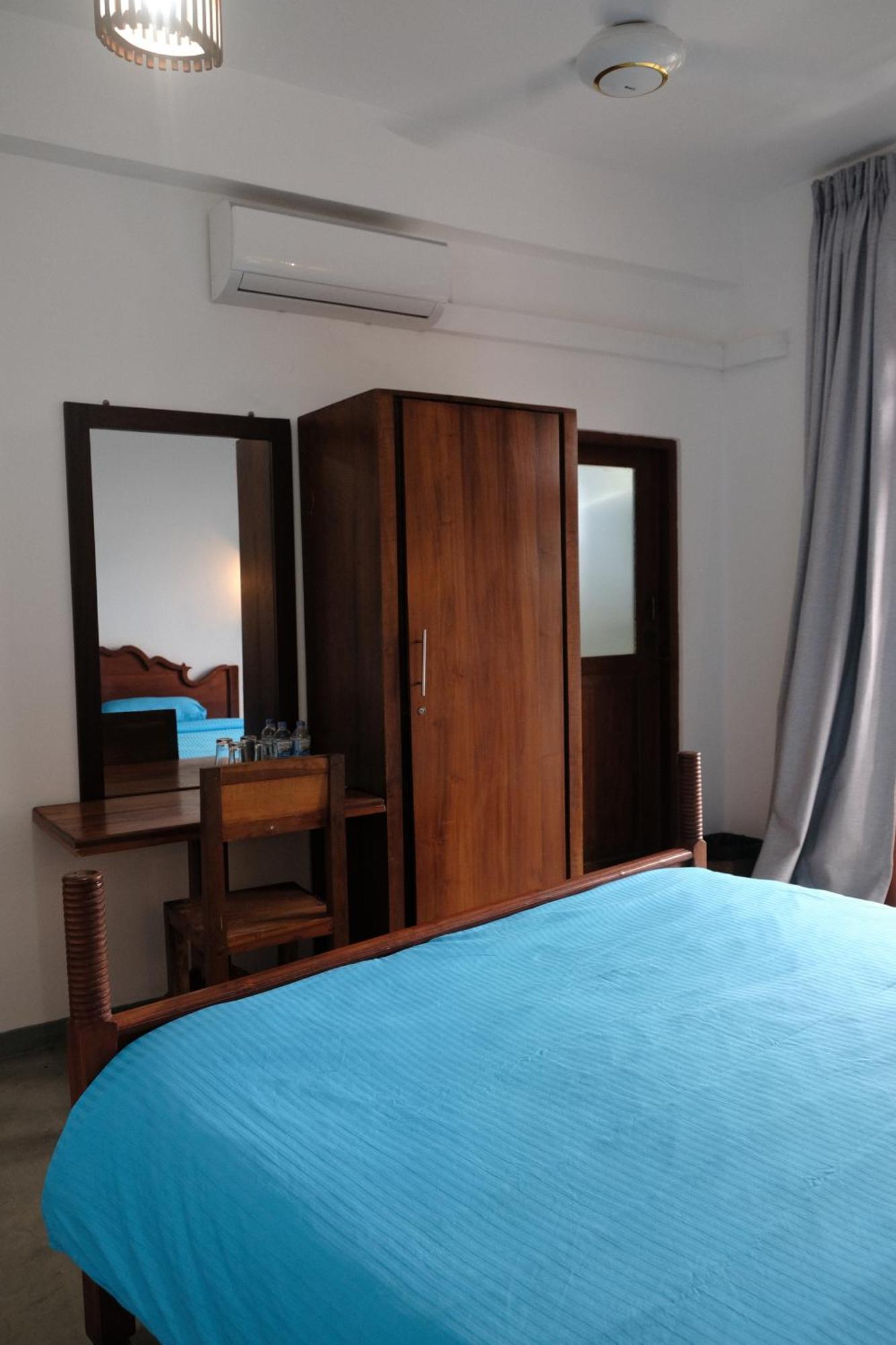 Ruma Surf Hotel Ahangama Kültér fotó