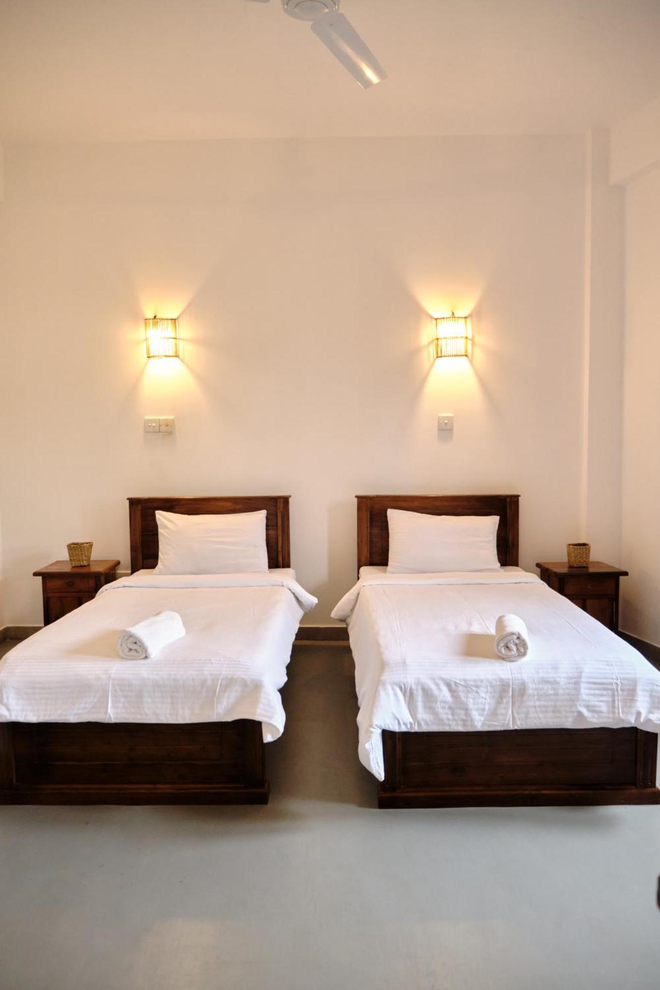 Ruma Surf Hotel Ahangama Kültér fotó